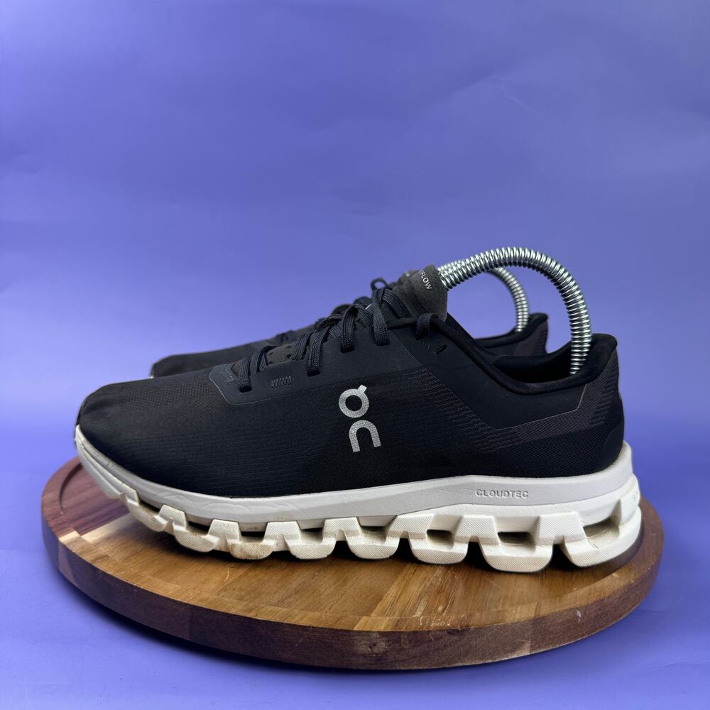 WOMENS ON CLOUDFLOW 4 SIZE 7.5